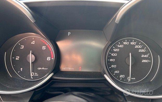 Alfa Romeo Giulia 2.2 Turbodiesel 210 CV AT8 AWD Q