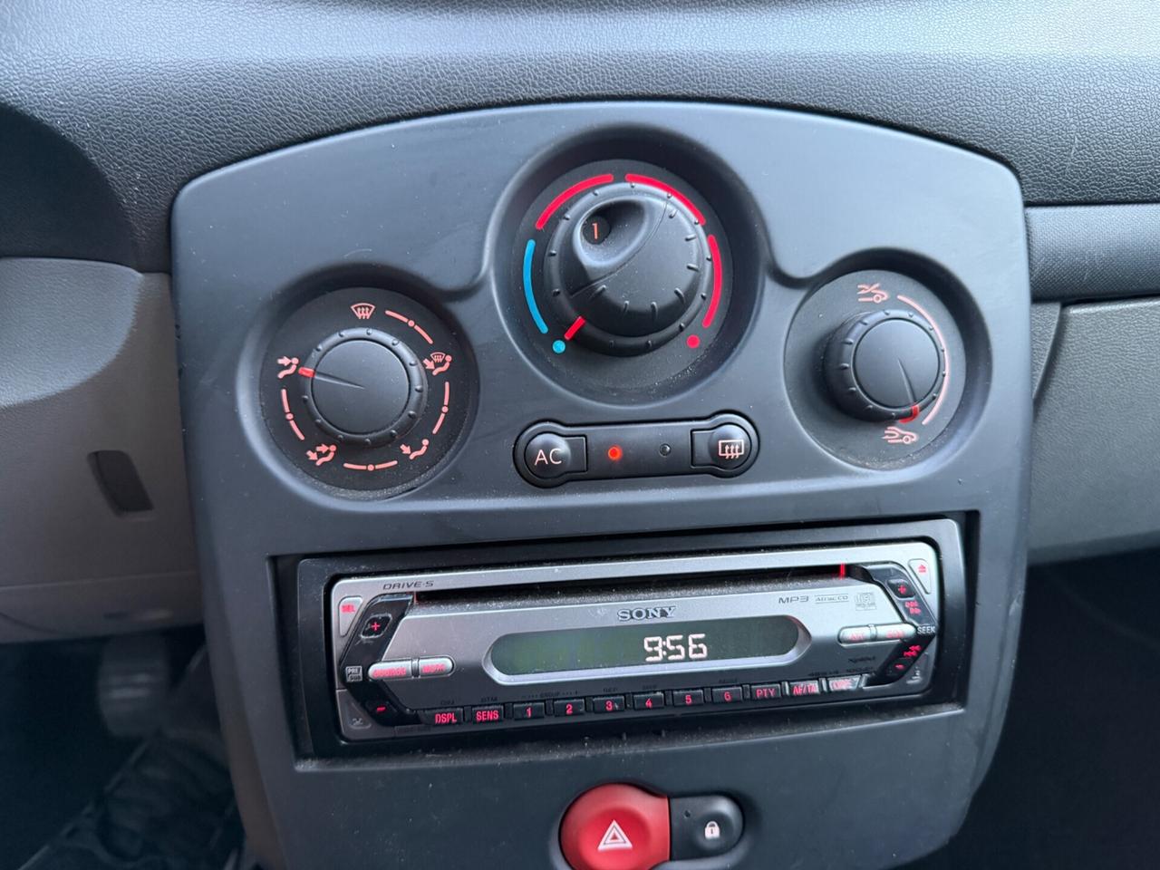 Renault Clio 1.2 benzina euro4 113.000km uni prop