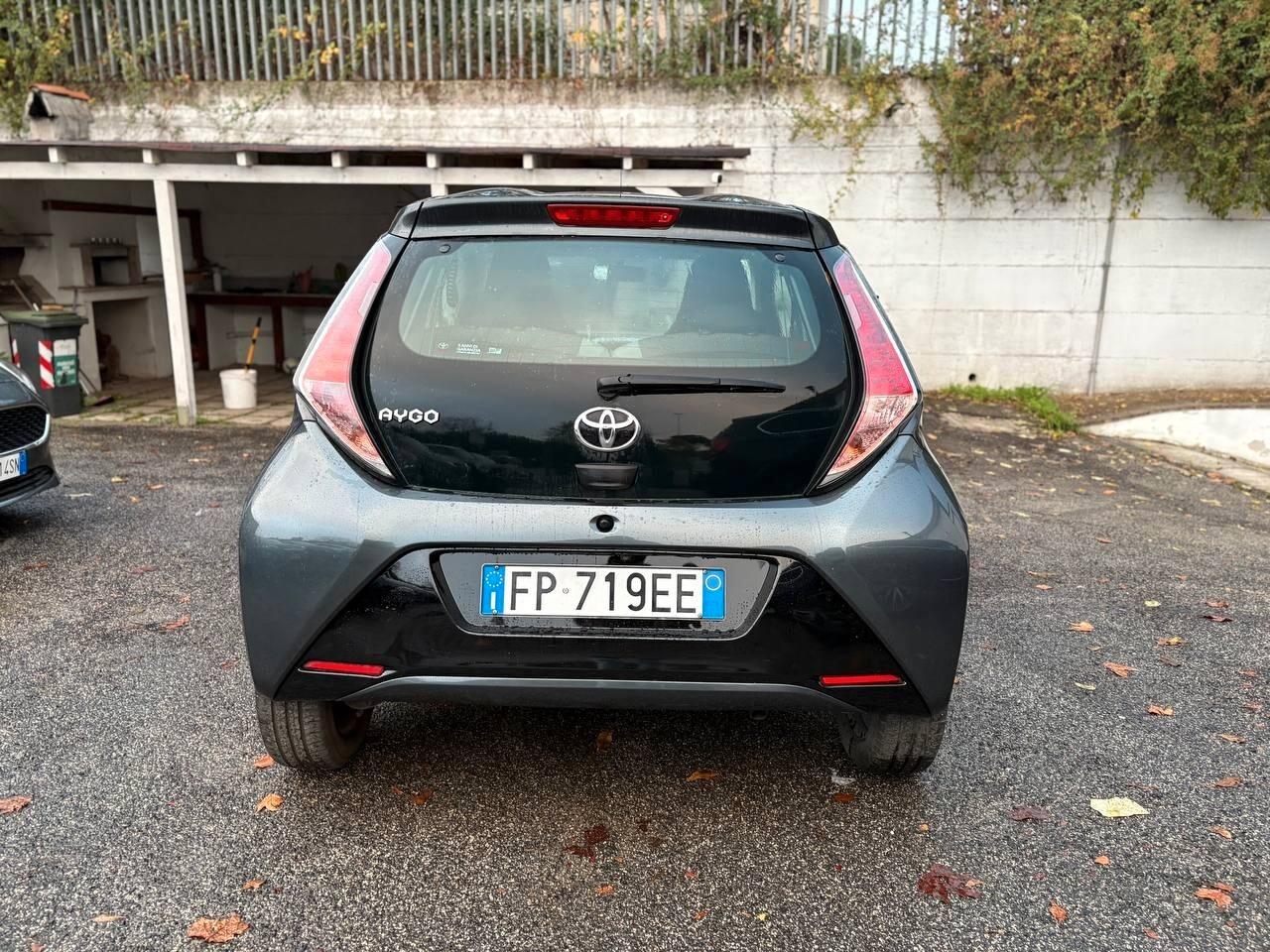 Toyota Aygo 1.0 VVT-i 69 CV 5 porte x-cool TSS