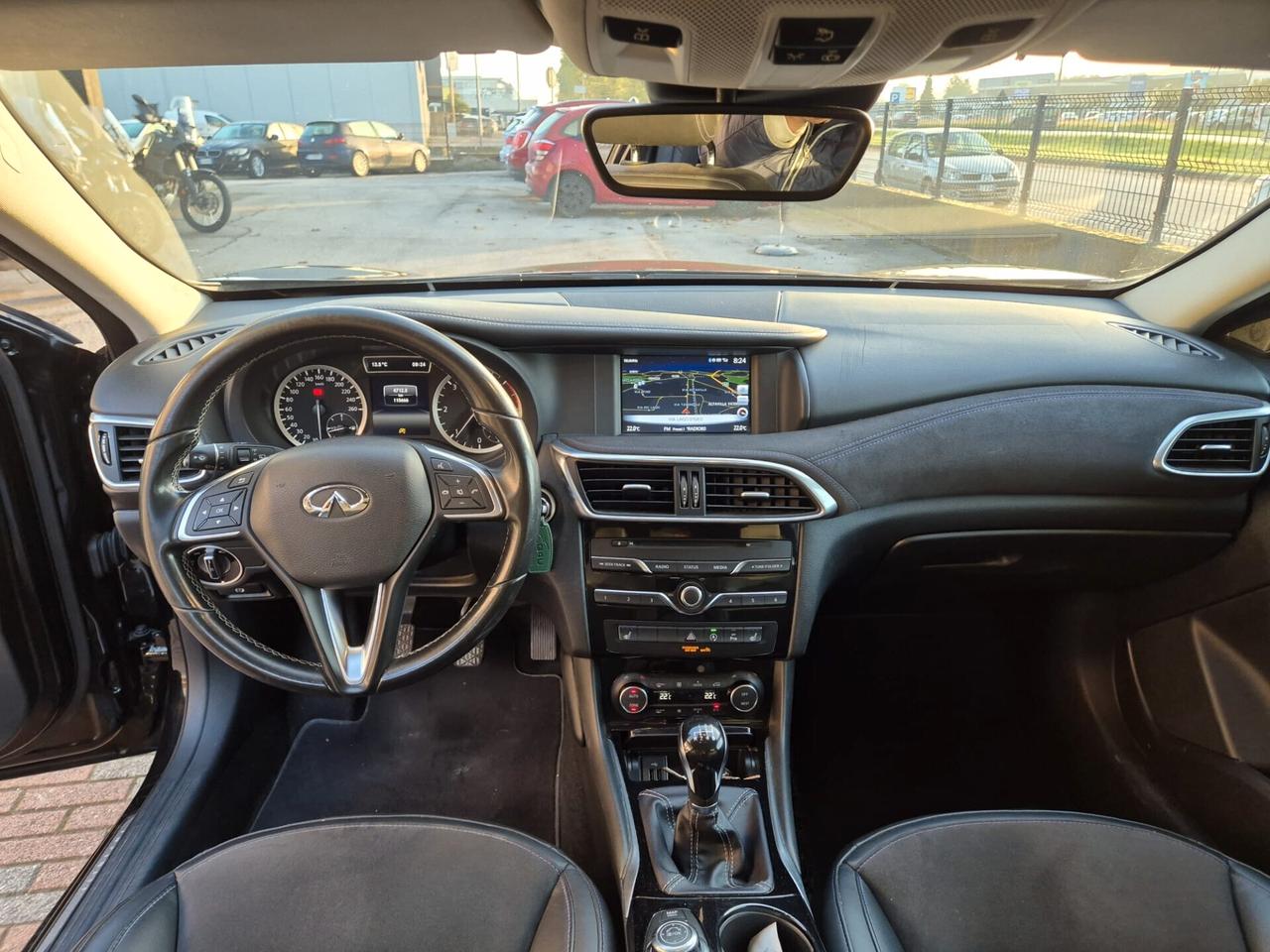 Infiniti Q30 D Premium E6B--24 m/GARANZIA!!!