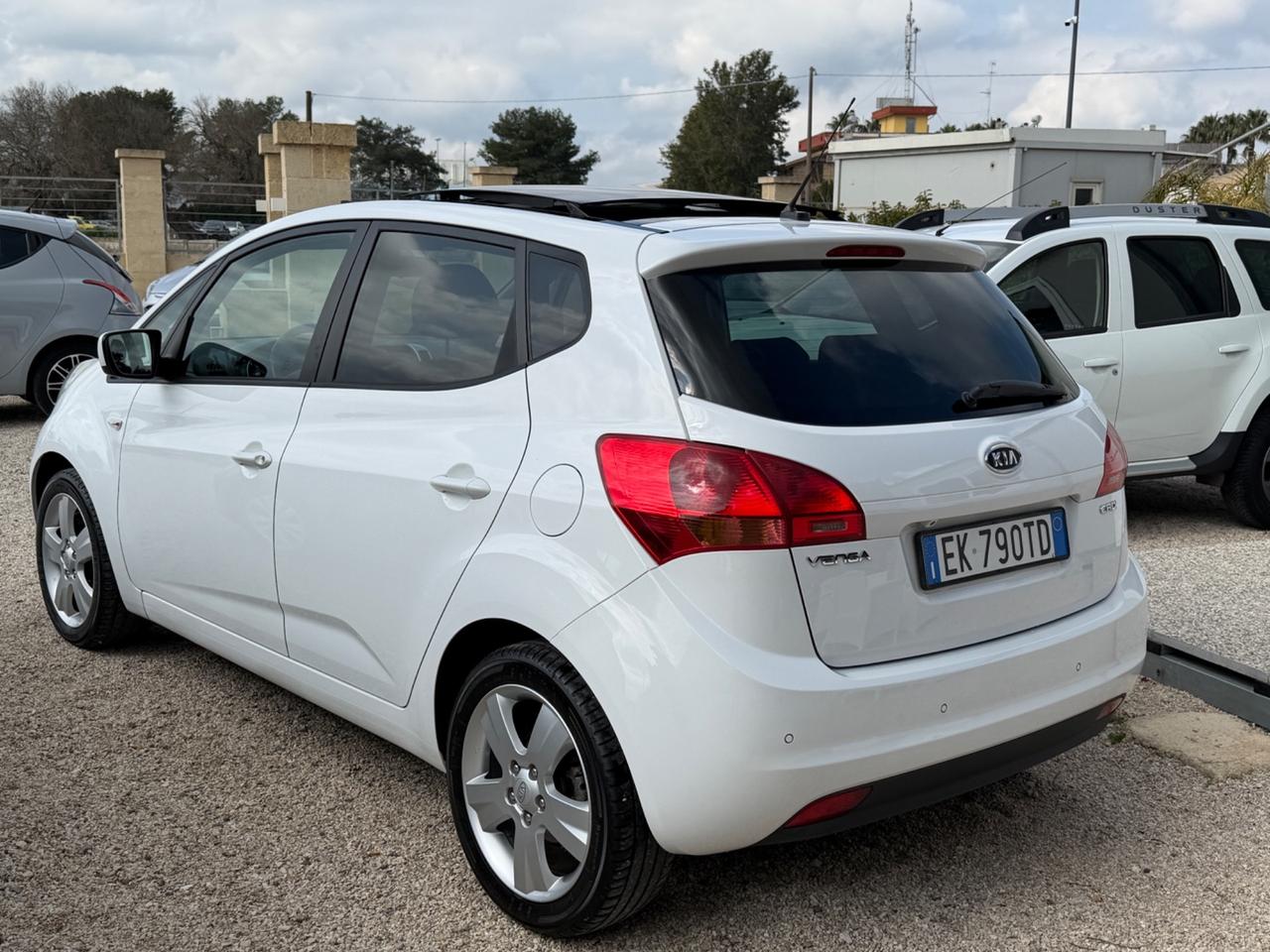Kia Venga 1.4 CRDi 90CV WGT Fullsky