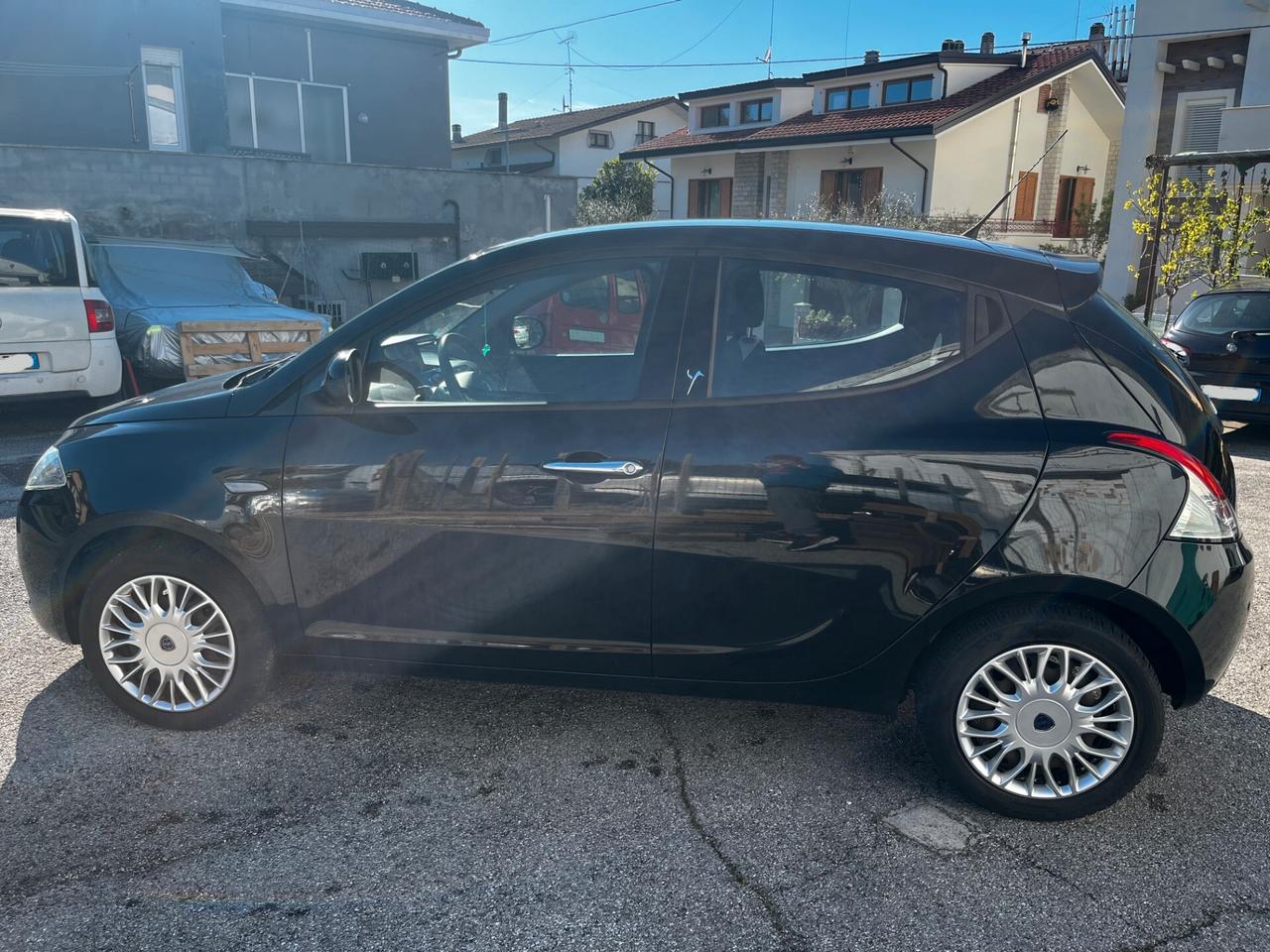 Lancia Ypsilon 1.2 69 CV 5 porte Gold