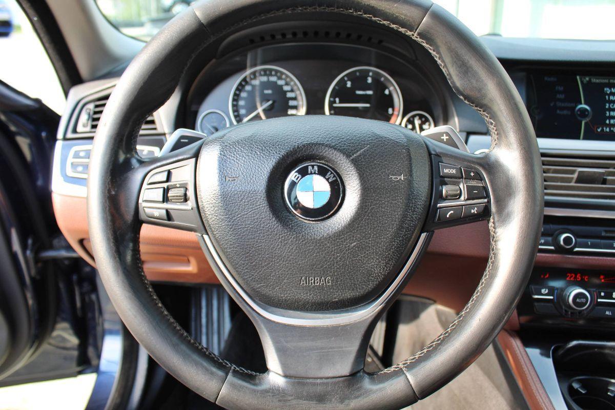 BMW - Serie 5 Touring - 520d Futura