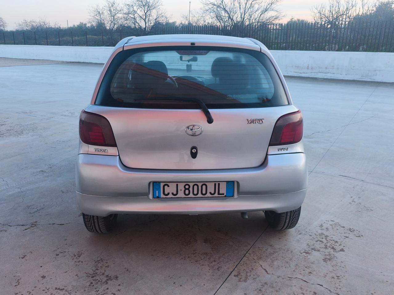 Toyota Yaris 1.0i 16V cat 5 porte