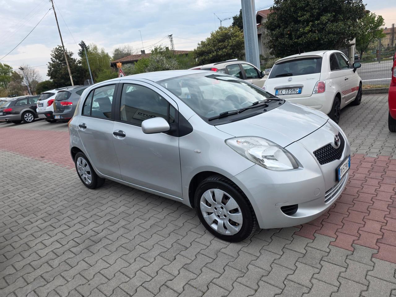 Toyota Yaris 1.0 5 porte