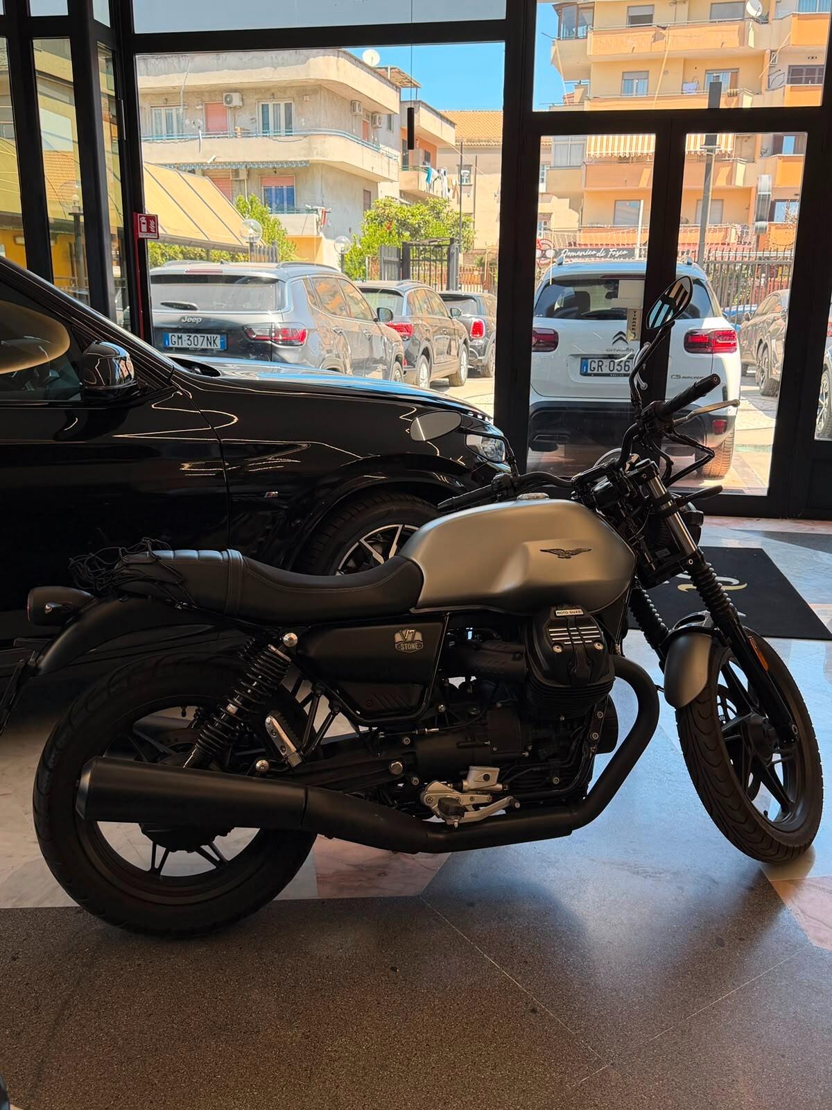Moto Guzzi V7 exclusive 2023
