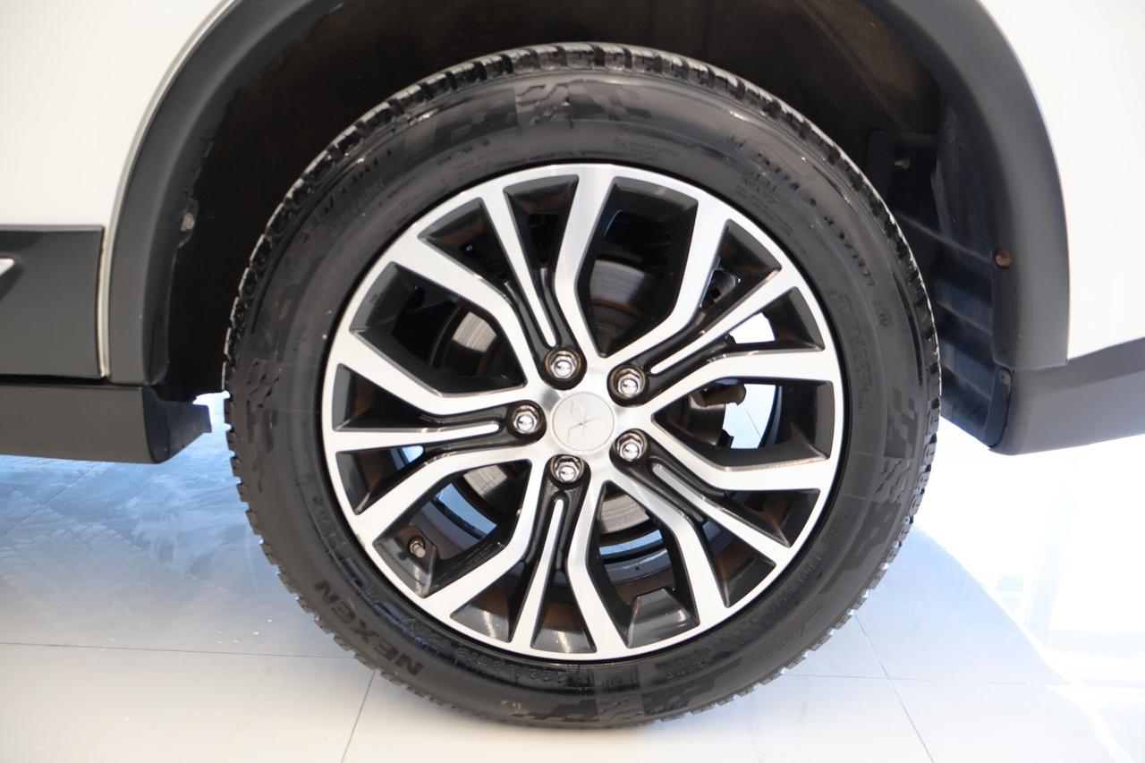 Mitsubishi Outlander 2.2 Instyle awd 7POSTI