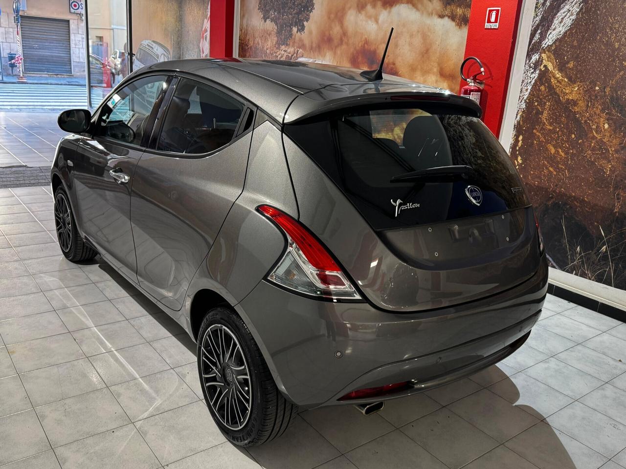 Lancia Ypsilon 1.0 FireFly 5 porte S&S Hybryd Gold