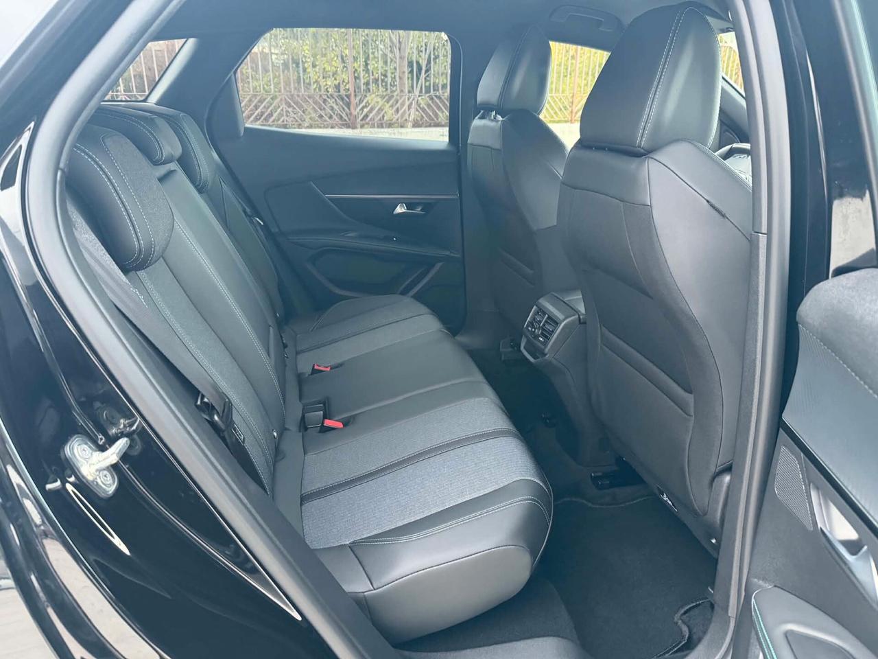 Peugeot 3008 TOTAL BLACK 1.5 Hdi 130CV EAT8