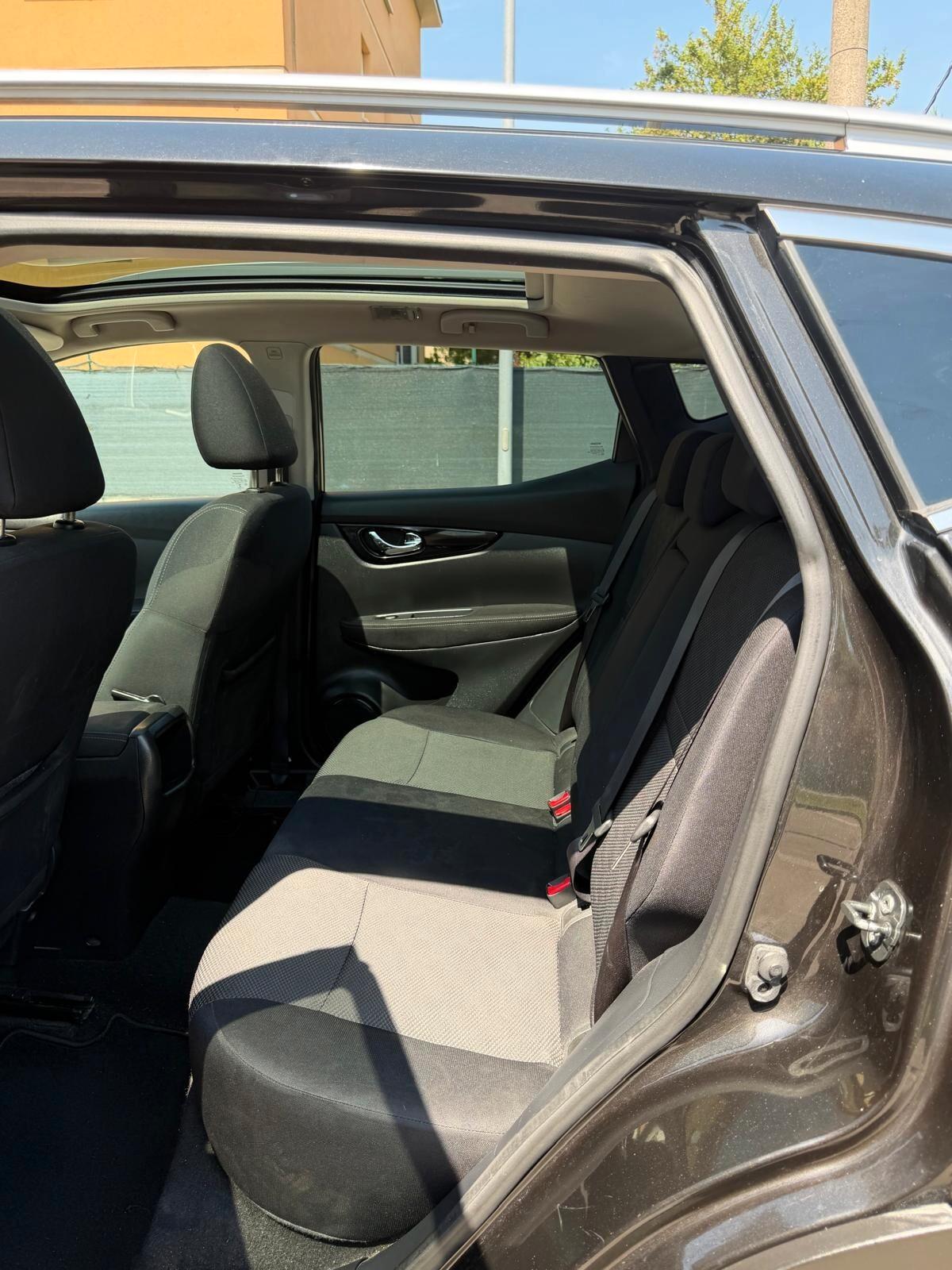 Nissan Qashqai 1.5 dci - TETTO - NAV. - 12 MESI DI GARANZIA -