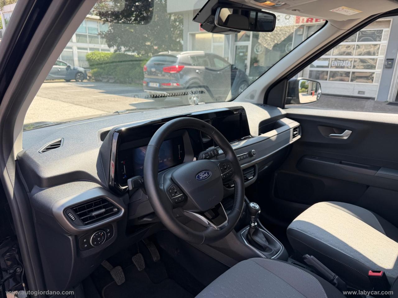 FORD Tourneo Courier 1.0 EcoBoost Titanium