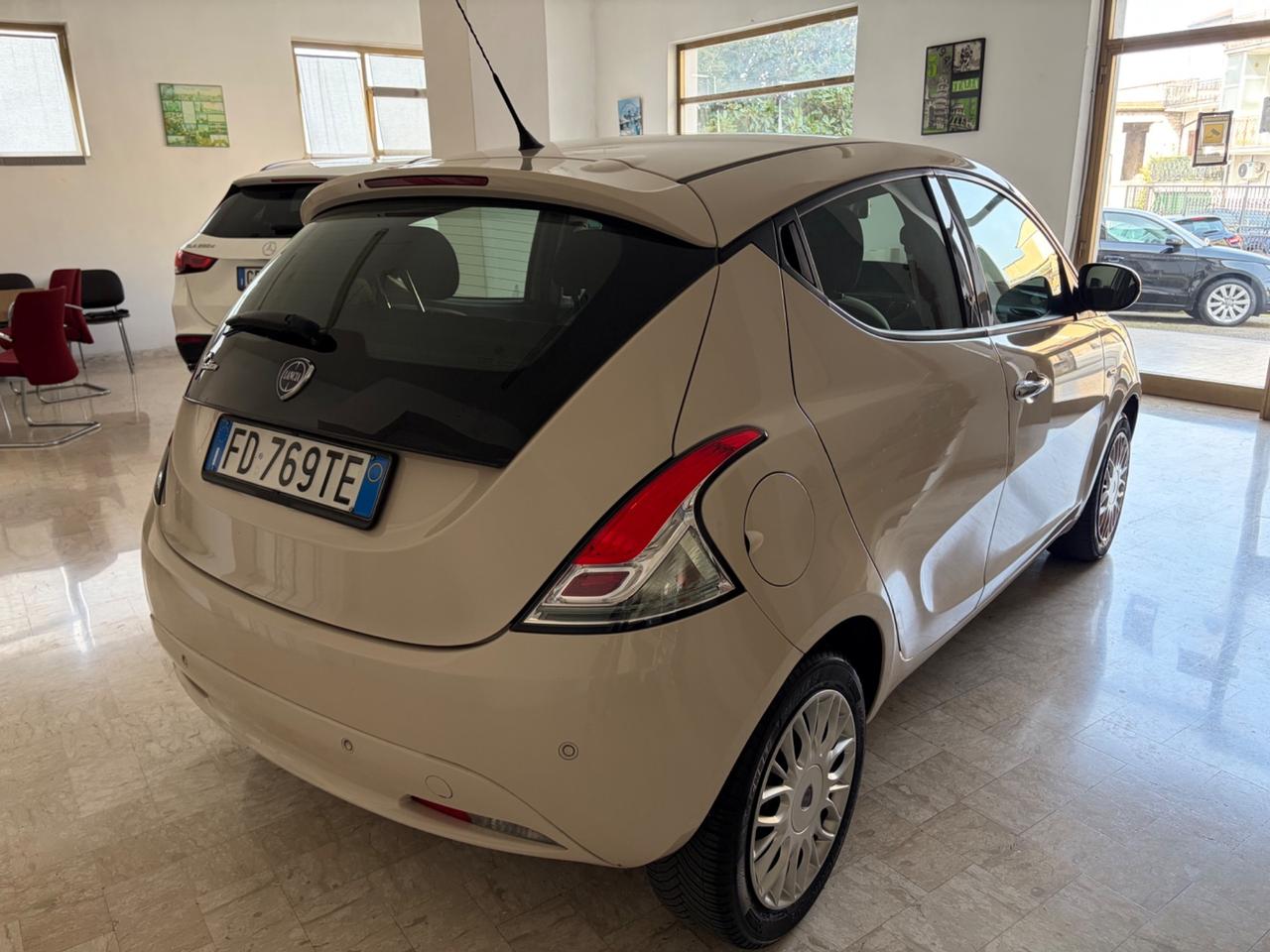 LANCIA YPSILON 1.2 69 CV 5 PORTE PLATINUM
