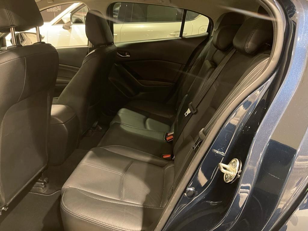 Mazda 3 EXCEED 1.5 Skyactiv-D Aut.