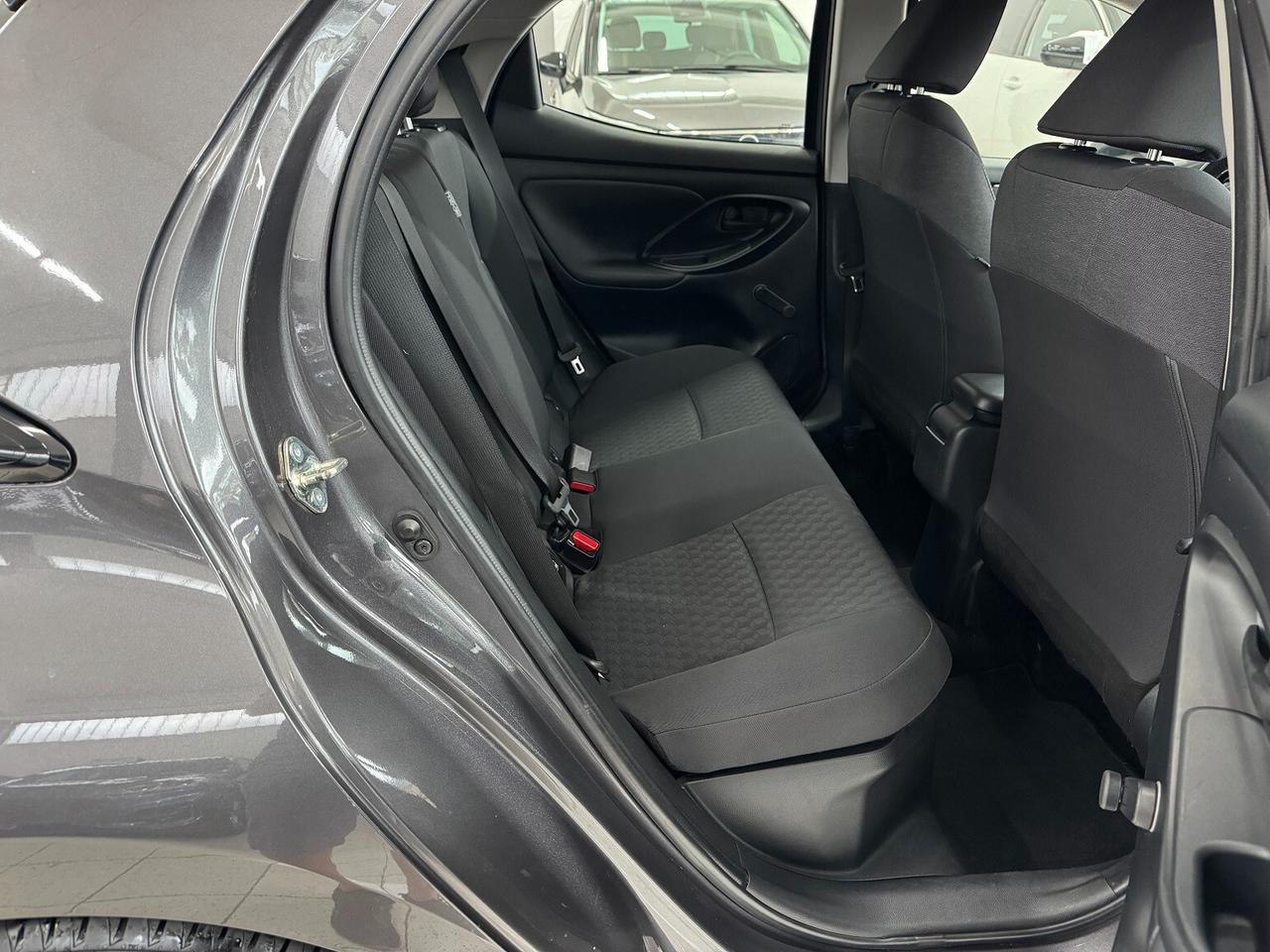 Yaris 1.5Hybrid Busines NAVI TELECAMERA BELLA