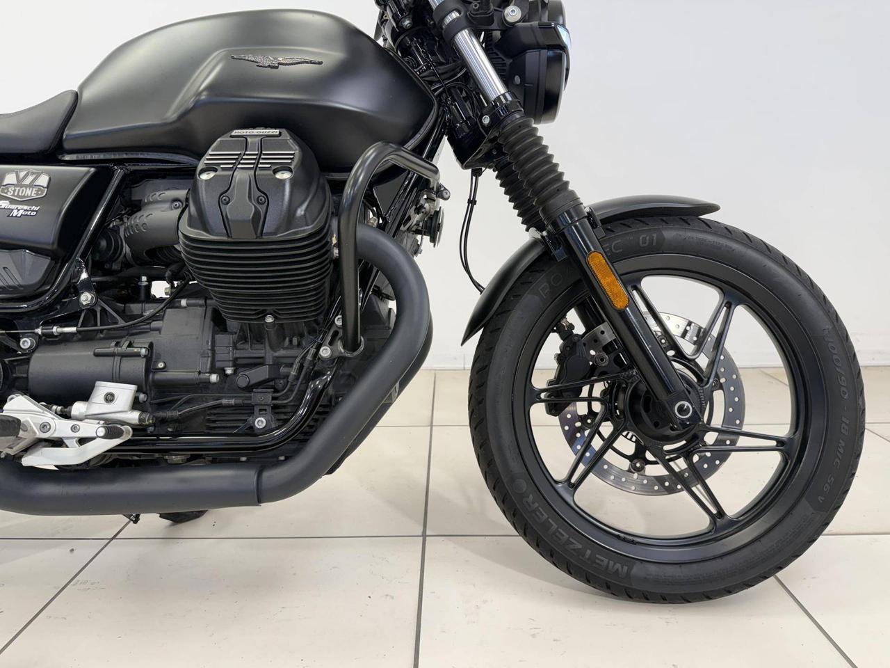 MOTO GUZZI V7 850 Stone Abs