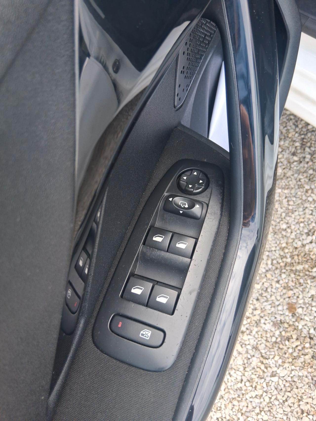 Peugeot 208 PureTech 82 5 porte Allure