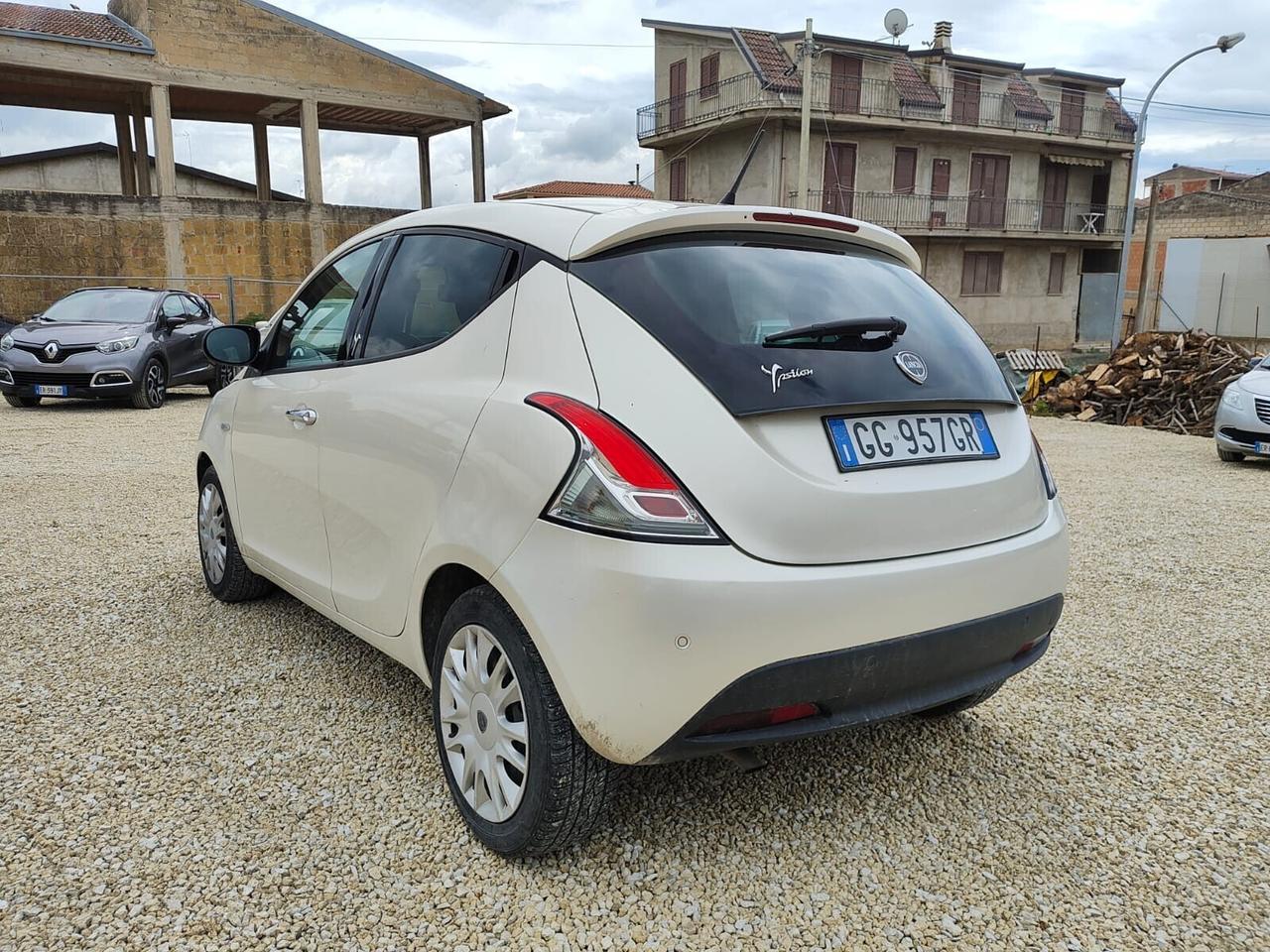 Lancia Ypsilon 0.9 TwinAir 85 CV bianco perla