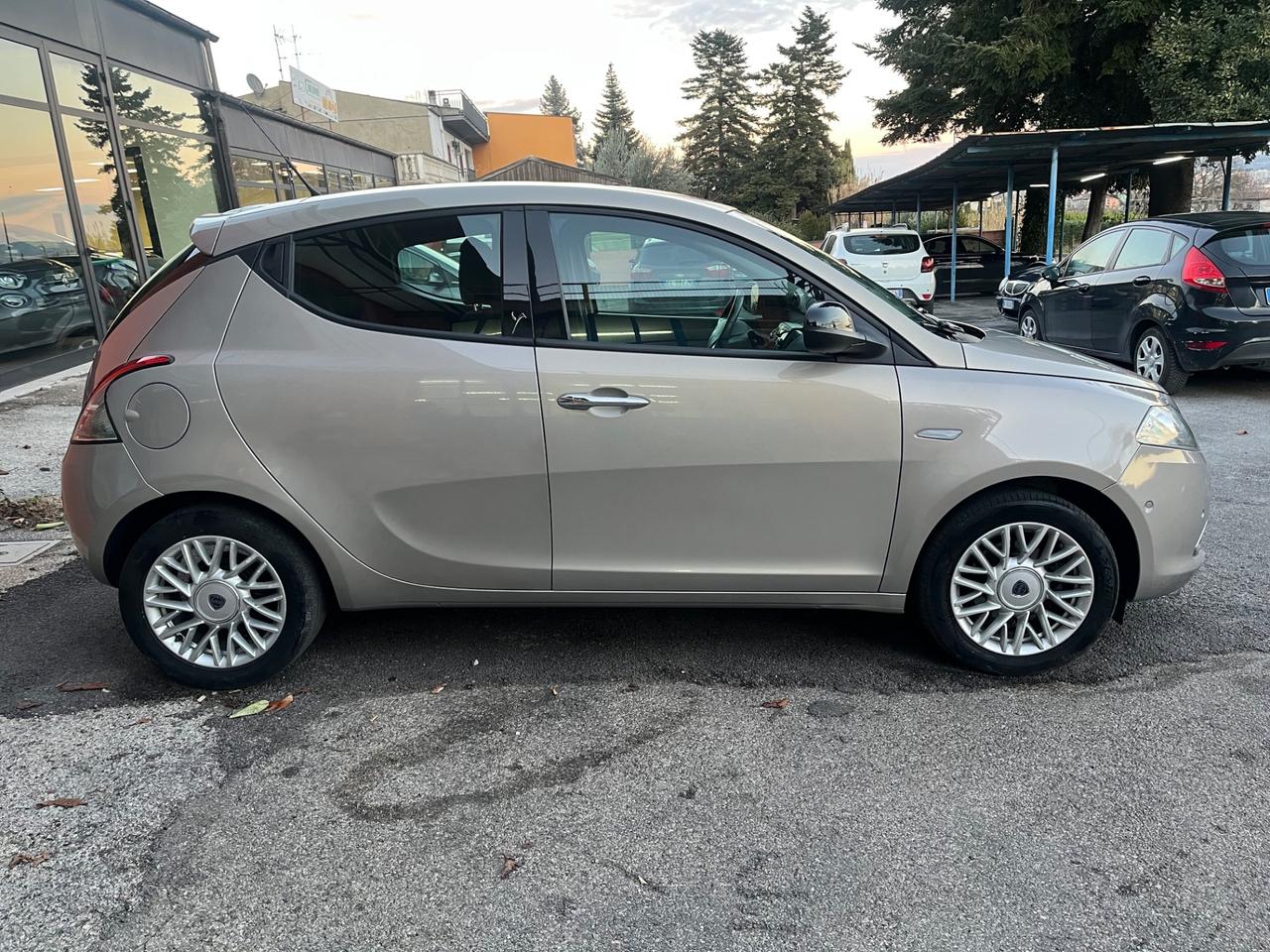 Lancia Ypsilon 1.2 69 CV 5 porte Gold-full-