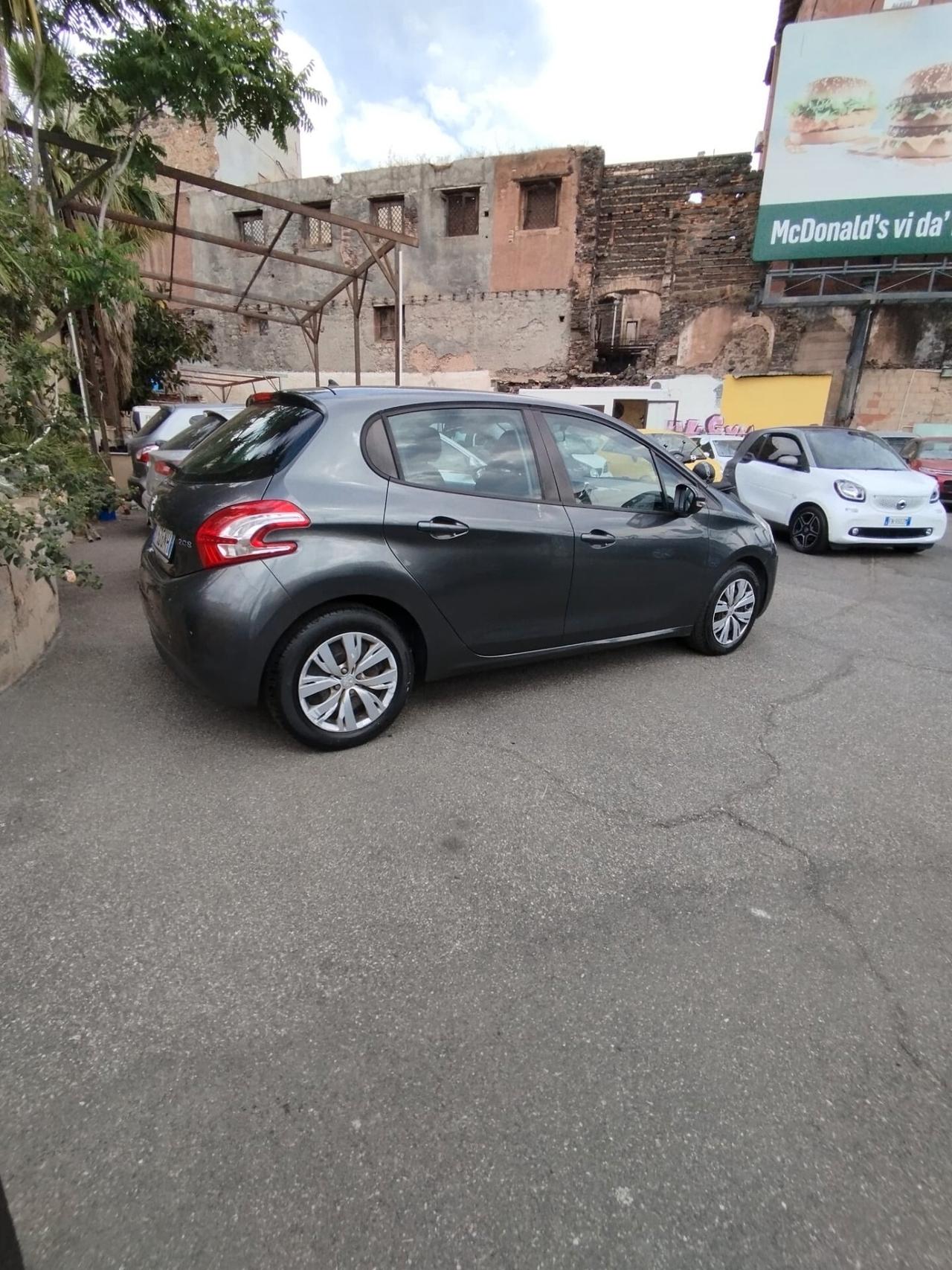 Peugeot 208 1.4 HDi 68 CV 5 porte Allure