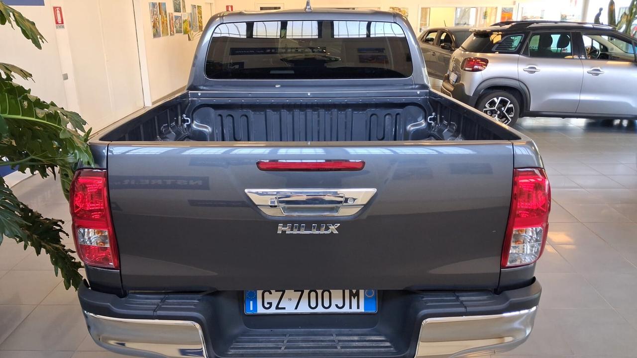 Toyota Hilux 2.4 D-4D A/T 4WD 4 porte Double Cab Lounge Iva esclusa