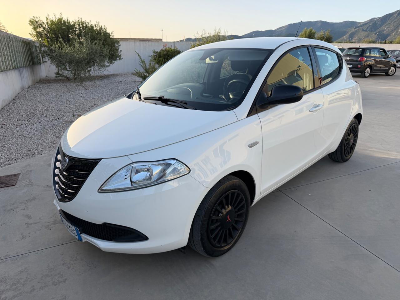 Lancia Ypsilon 1.2 69 CV “51 Mila Km” 2015