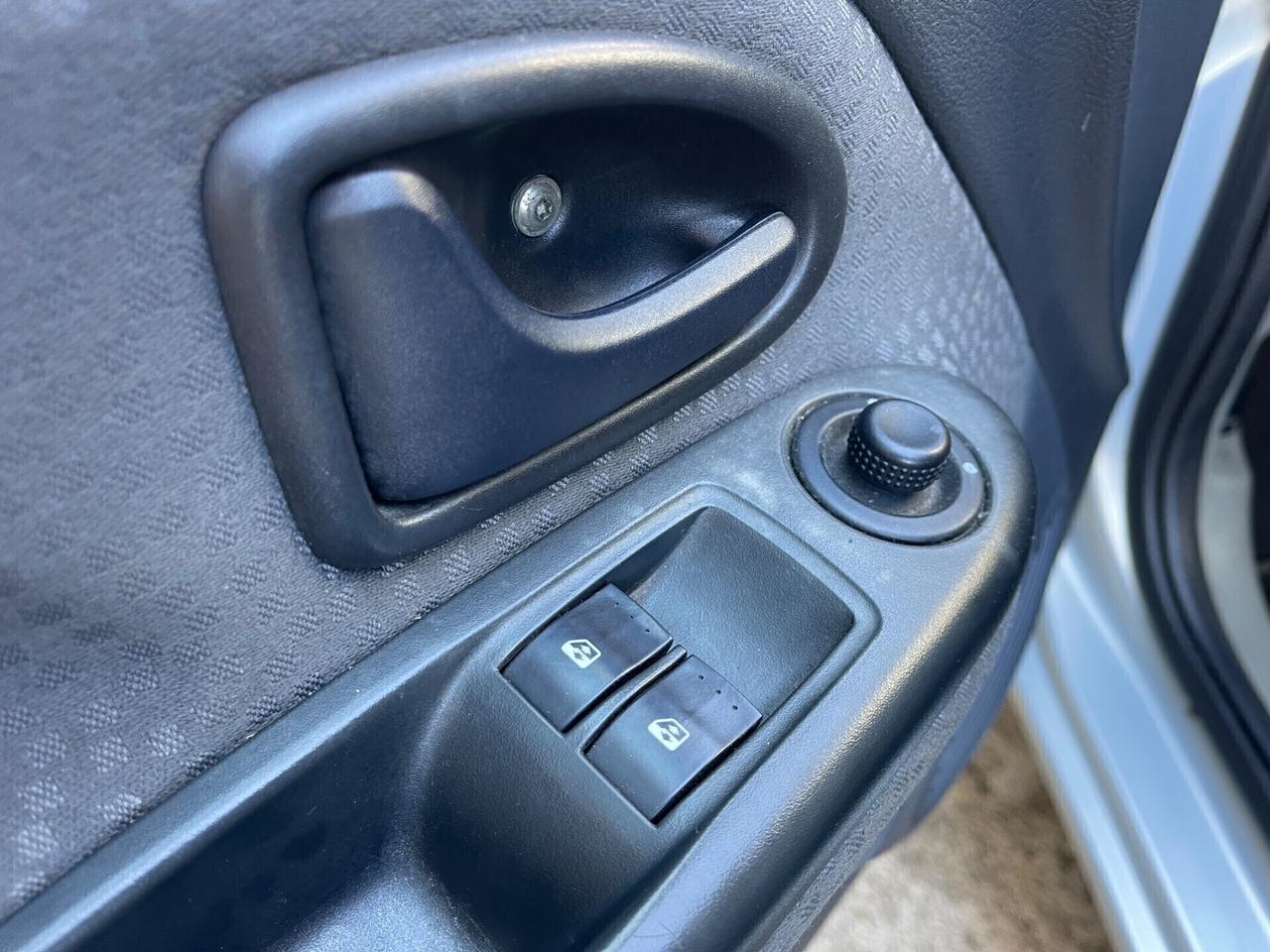 Renault Clio 1.4 16V benzina neopatentati