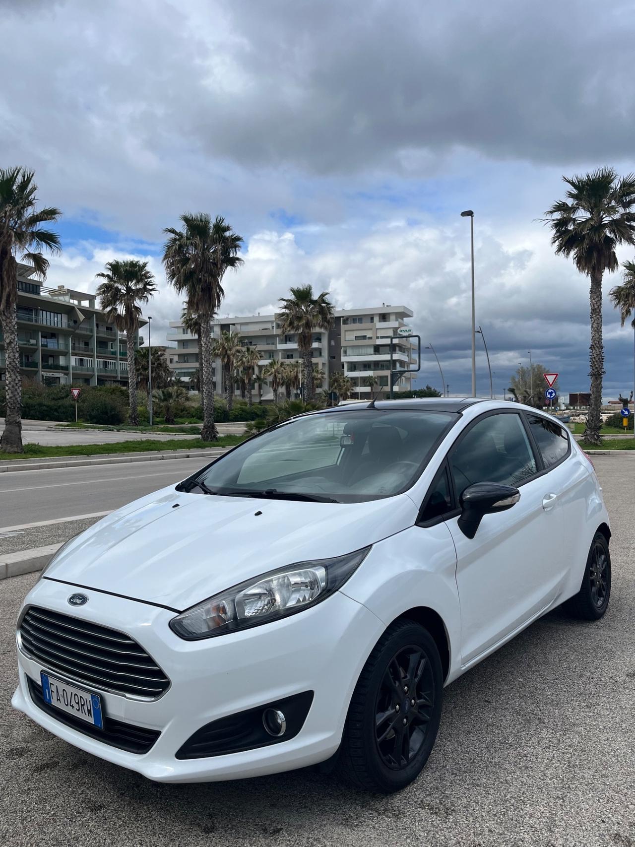 Ford Fiesta 1.5 TDCi 75CV Black & White Edition