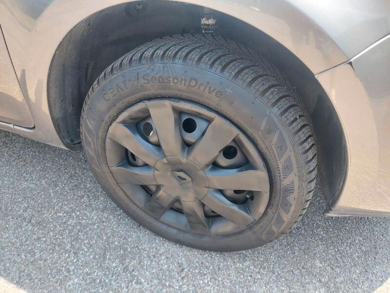 Renault Clio 1.2 75CV 5P Gomme Nuove NEOPATENTATI