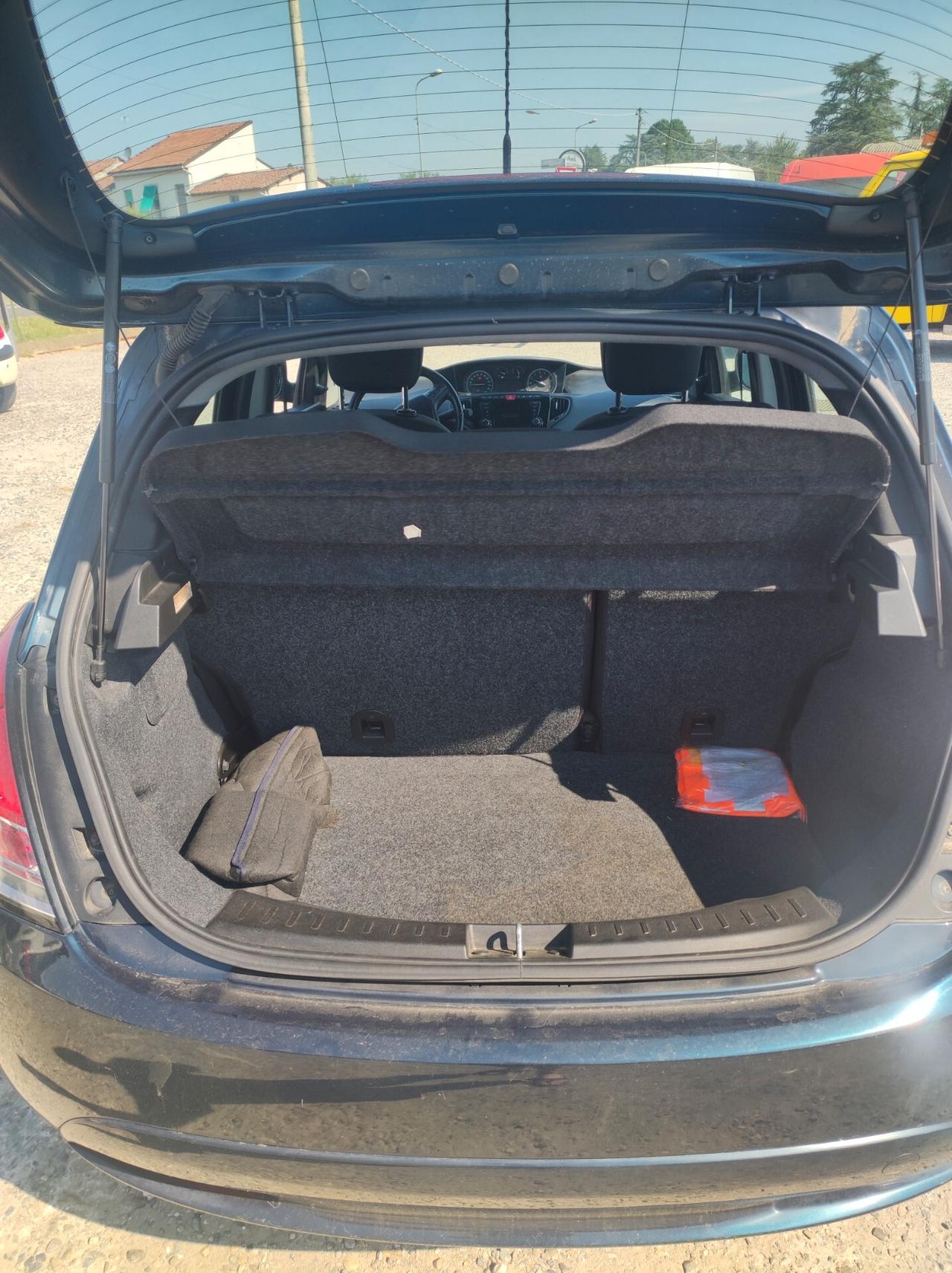 Lancia Ypsilon 1.2 69 CV 5 porte GPL Ecochic Silver