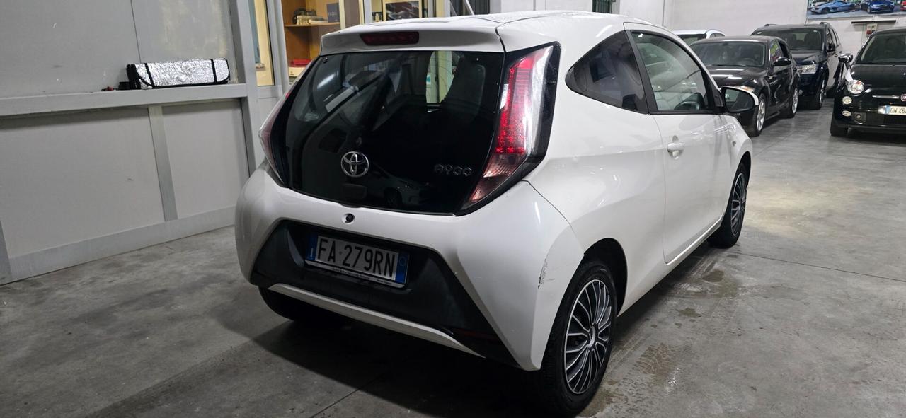Toyota Aygo 1.0 VVT-i 69 CV 3 porte x-clusiv