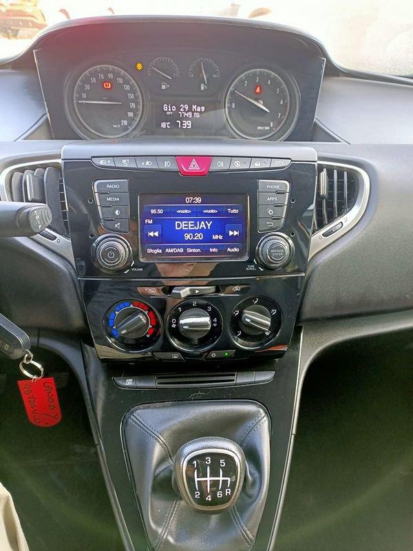 Lancia Ypsilon 1.0 firefly hybrid Gold s&s 70cv 5 Porte 1.0 FireFly Hybrid 70cv Gold S&S