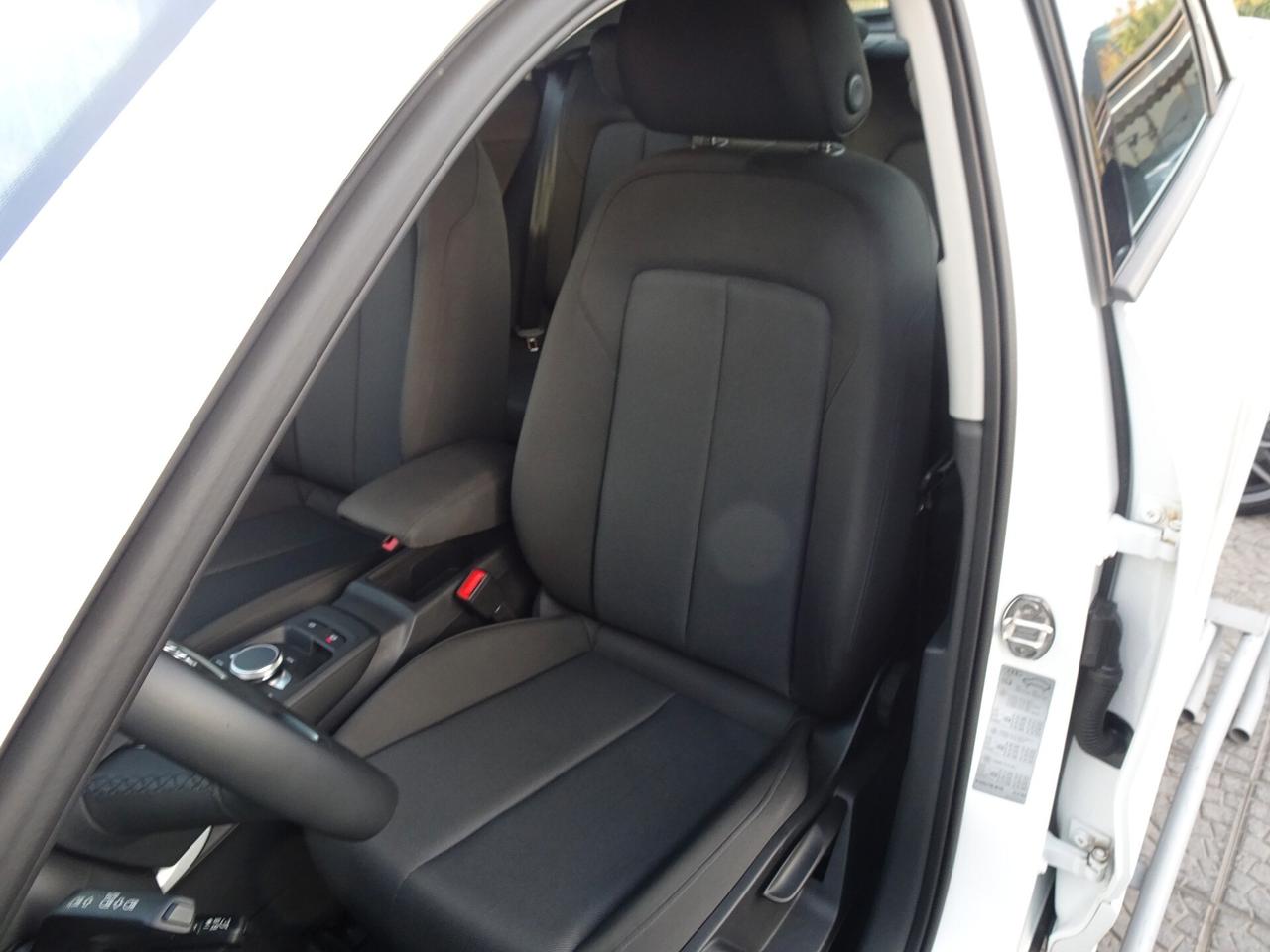 Audi Q2 35 TDI S tronic Identity Black