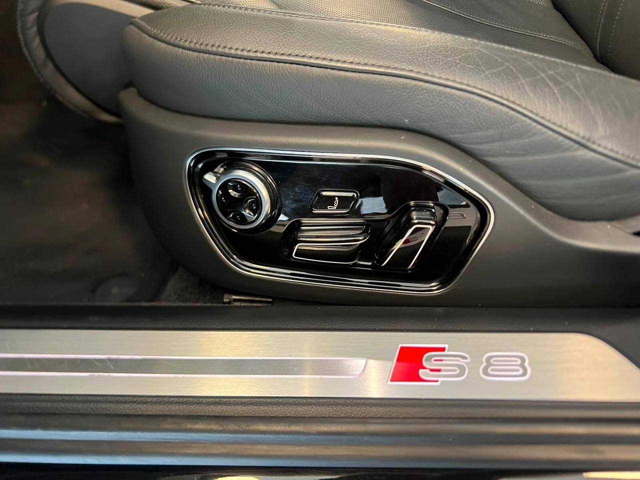 Audi A8 S8 4.0 TFSI quattro tiptronic plus