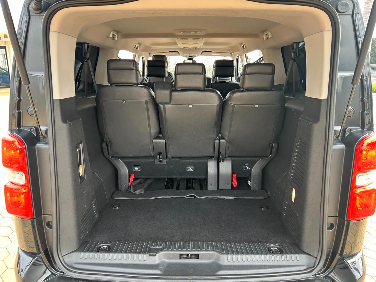 Peugeot Traveller 2.0HDi 7P Long Allure DOPPIA PORTA