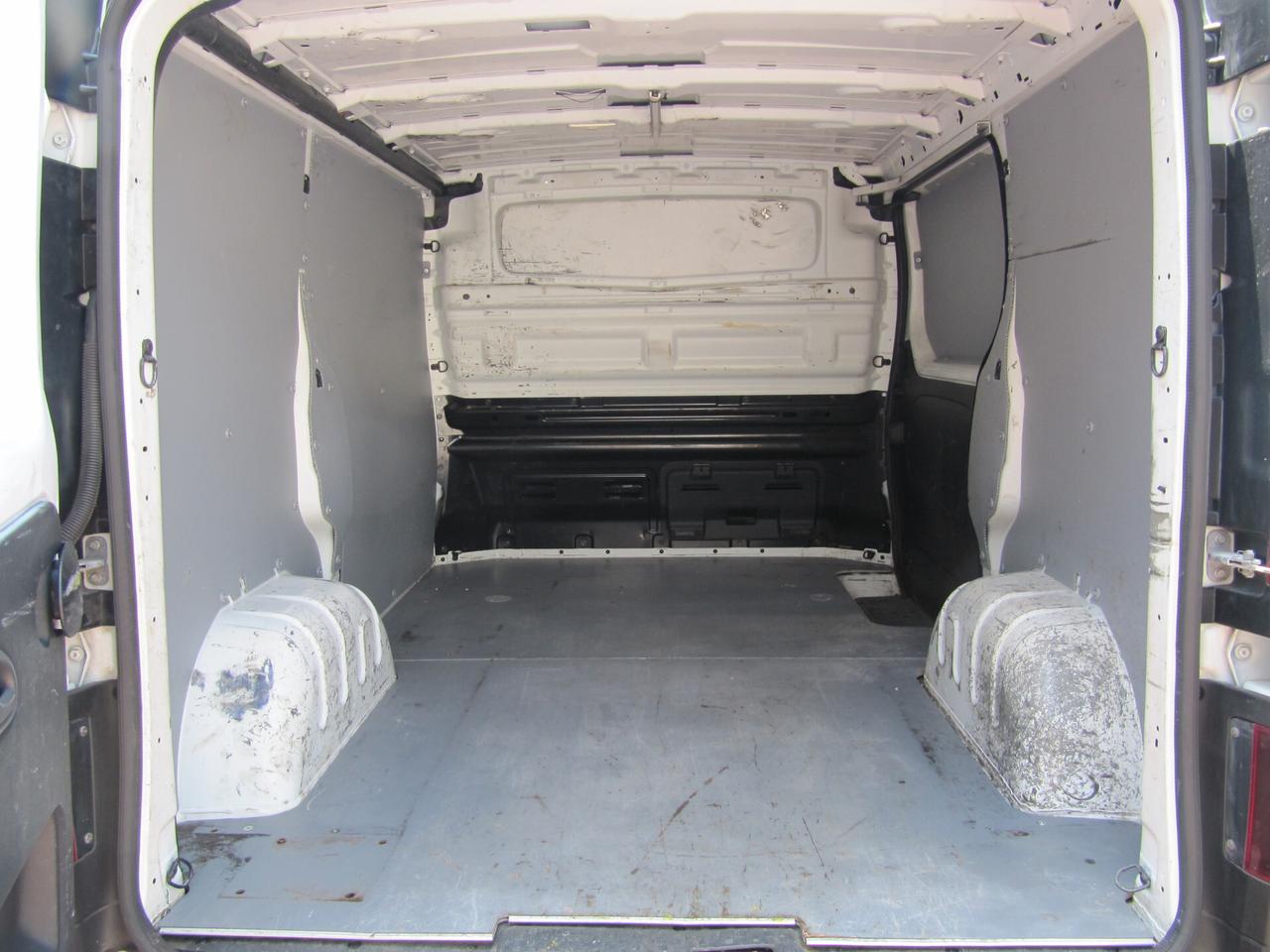 NISSAN NV300