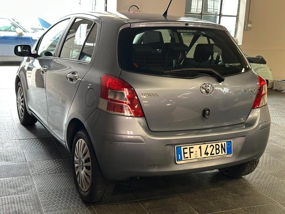 Toyota Yaris 5p 1.3 Sol - UnicoPro