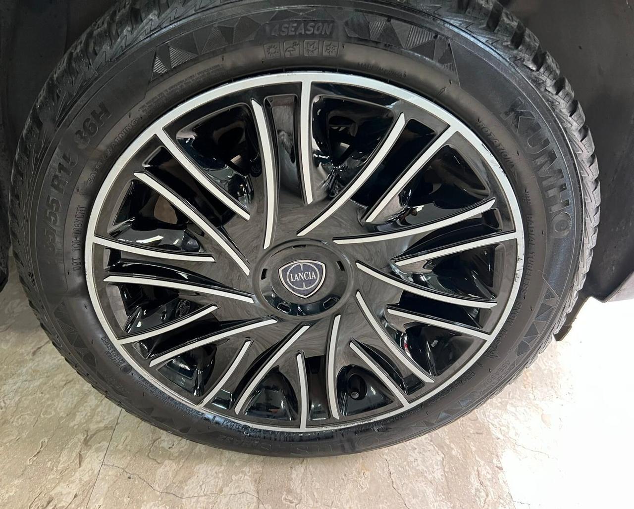 Lancia Ypsilon 1.0 FireFly 5 porte S&S Hybrid Ecochic Gold