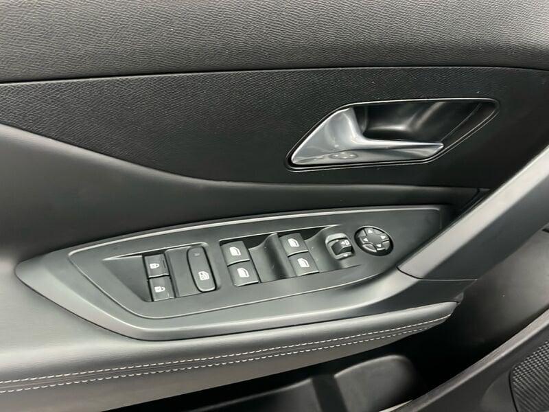 Peugeot 408 Allure Hybrid 136 e-DSC6 aut.