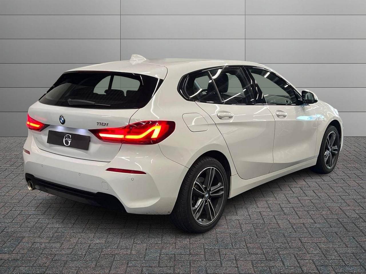 BMW Serie 1 F40 - 118i Sport 136cv