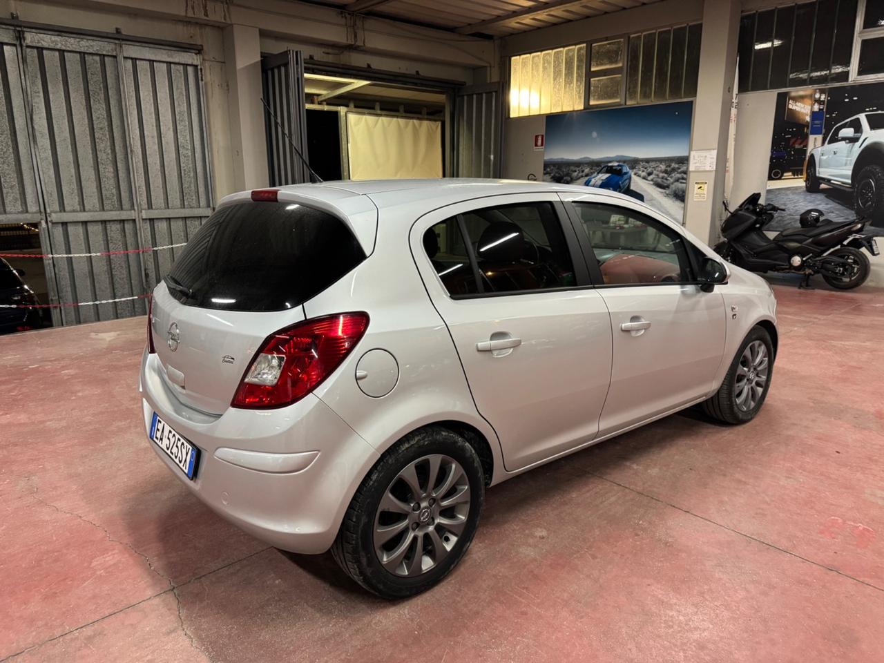 Opel Corsa 1.2 5 porte edition