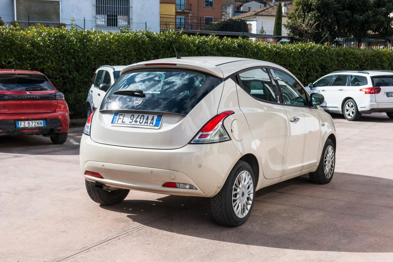 Lancia Ypsilon 1.2 69 CV 5 porte Silver