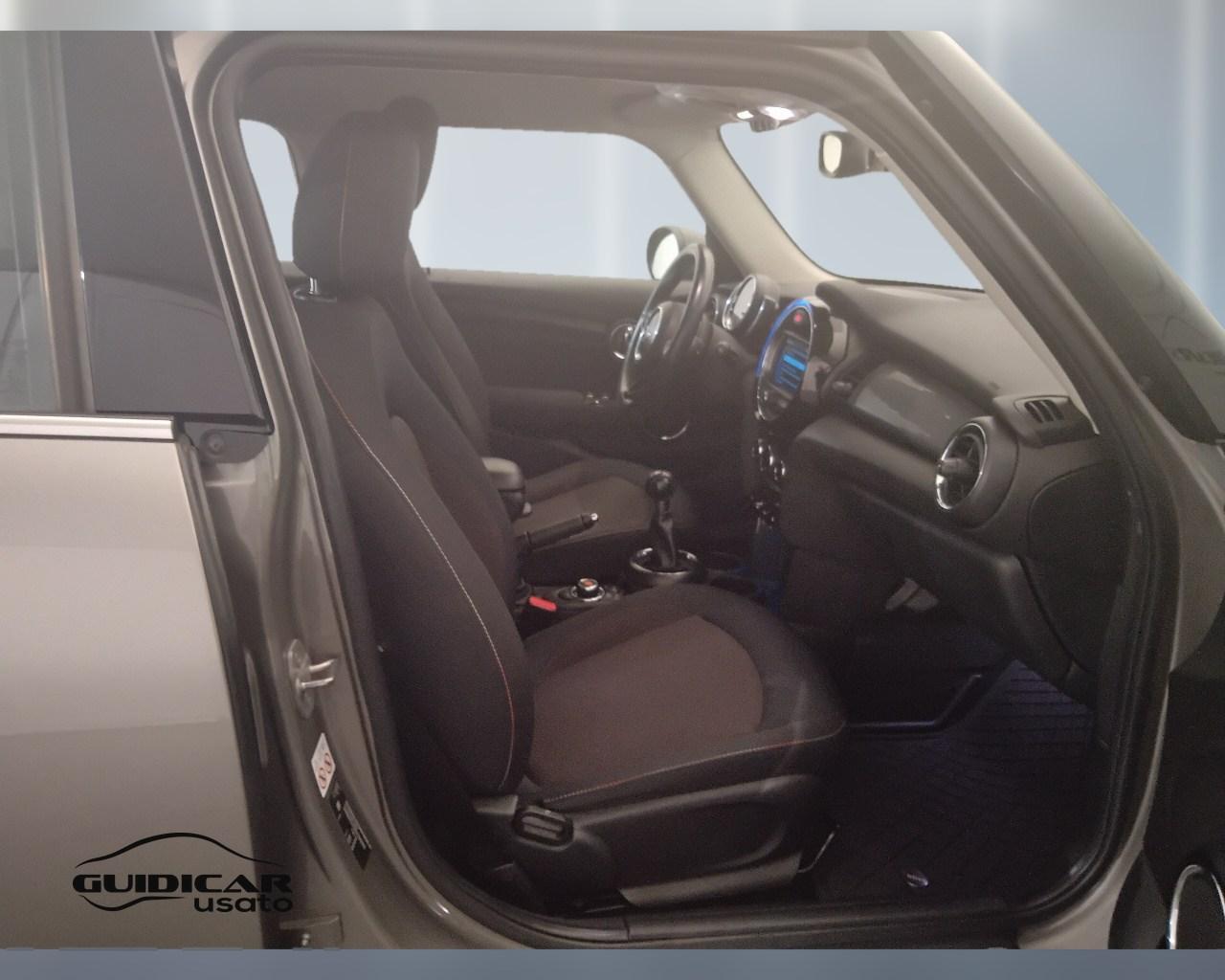 MINI Mini IV F55 2018 5p - Mini 5p 1.5 Cooper D Business XL