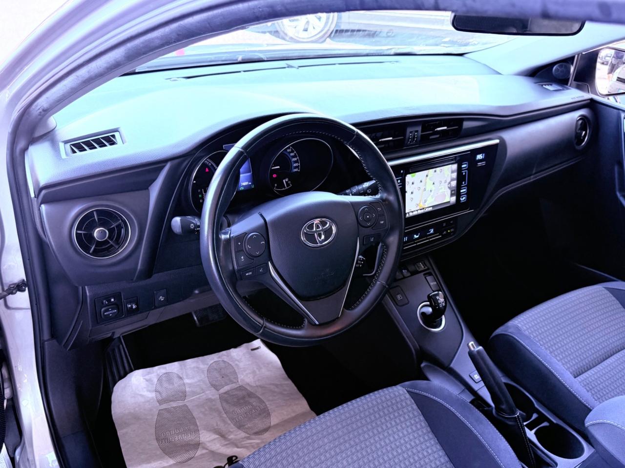 Auris Touring Sports 1.8 Hybrid Lounge-70 mila km -unipro