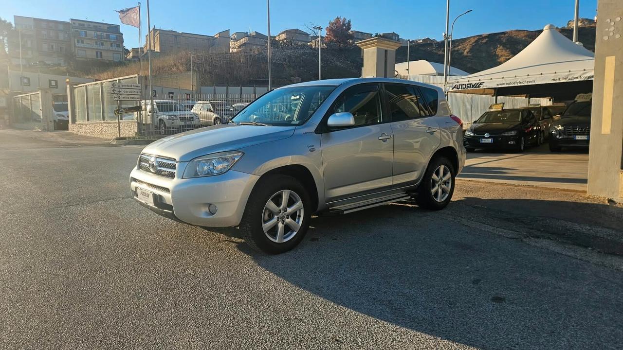 Toyota RAV4 2.2 D-4D 136 CV Luxury