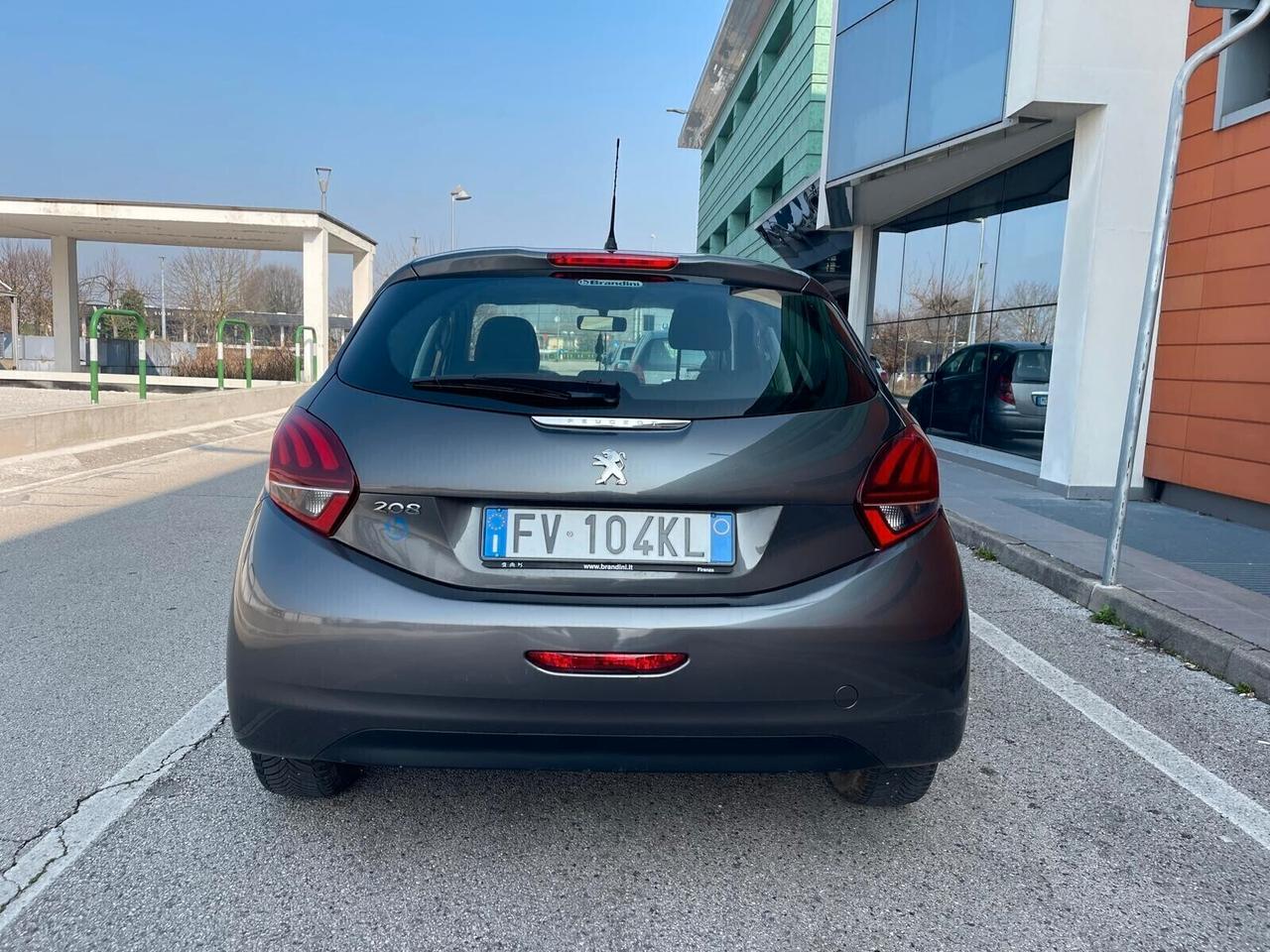 Peugeot 208 1.2 benz 82cv 5 porte - Neopatentati