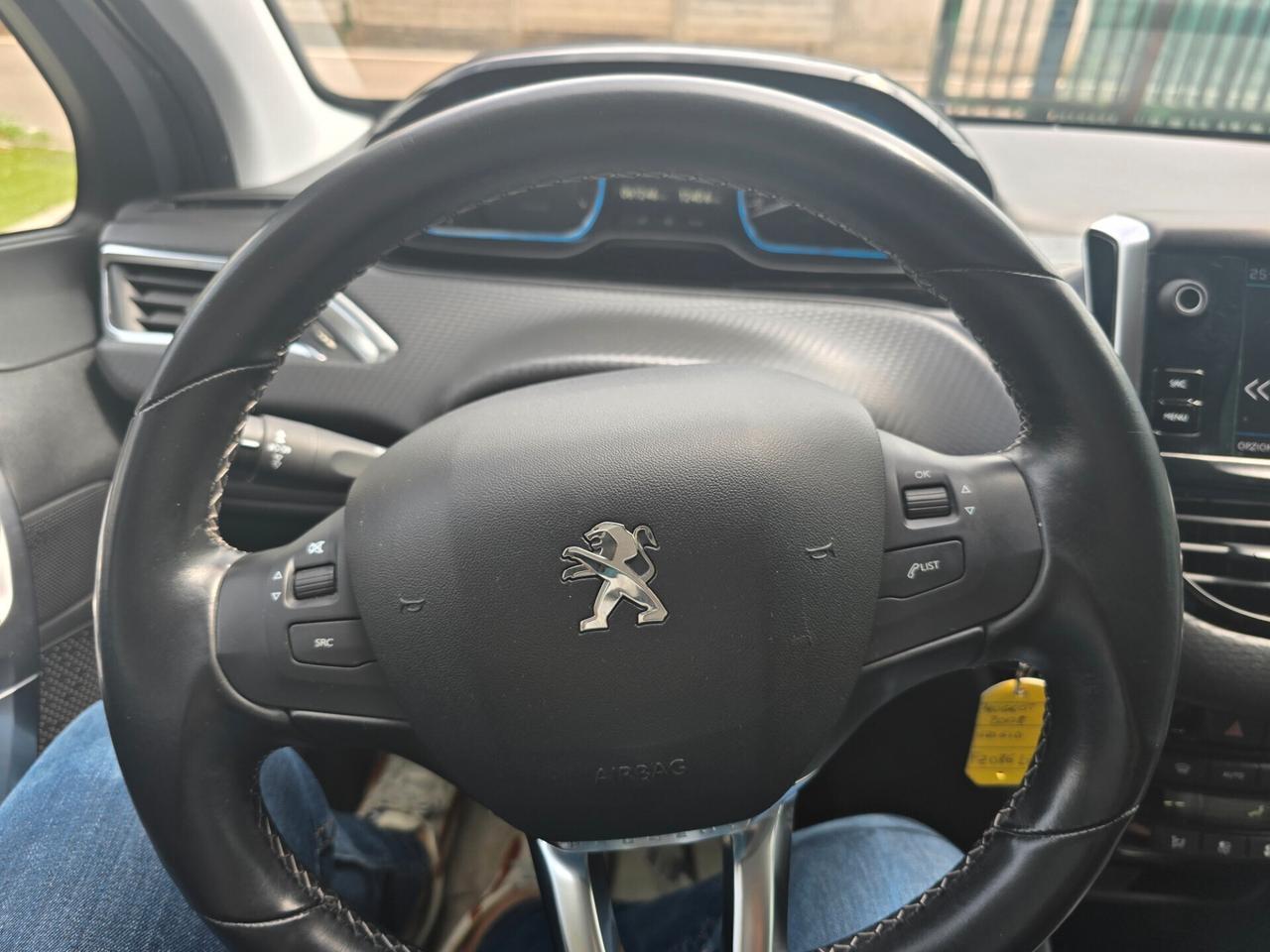 Peugeot 2008 1.2BENZ 82CV 60000KM ALLURE-2020
