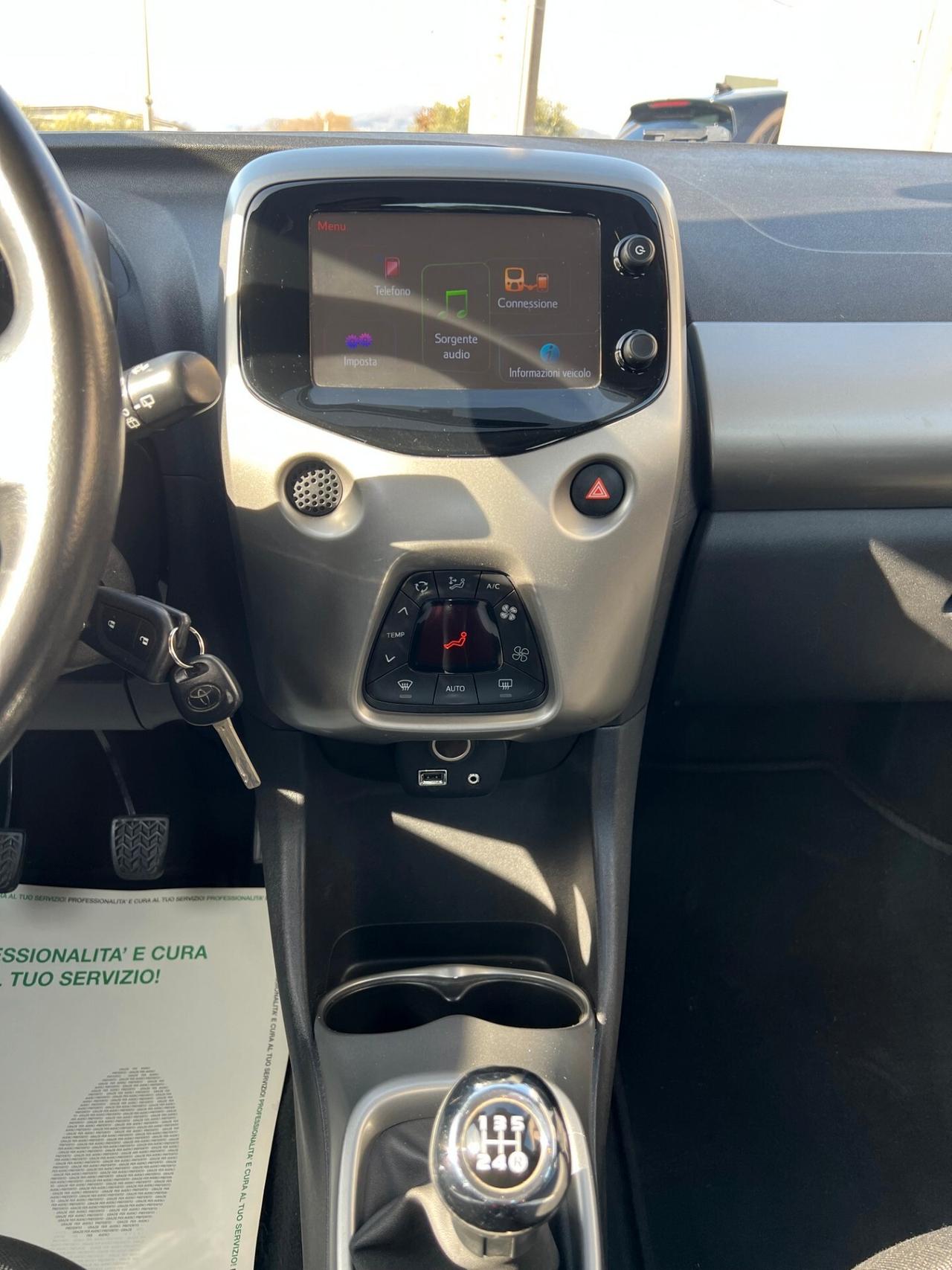 Toyota Aygo 1.0 VVT-i 69 CV 5 porte x-pure / OK NEOPATENTATI