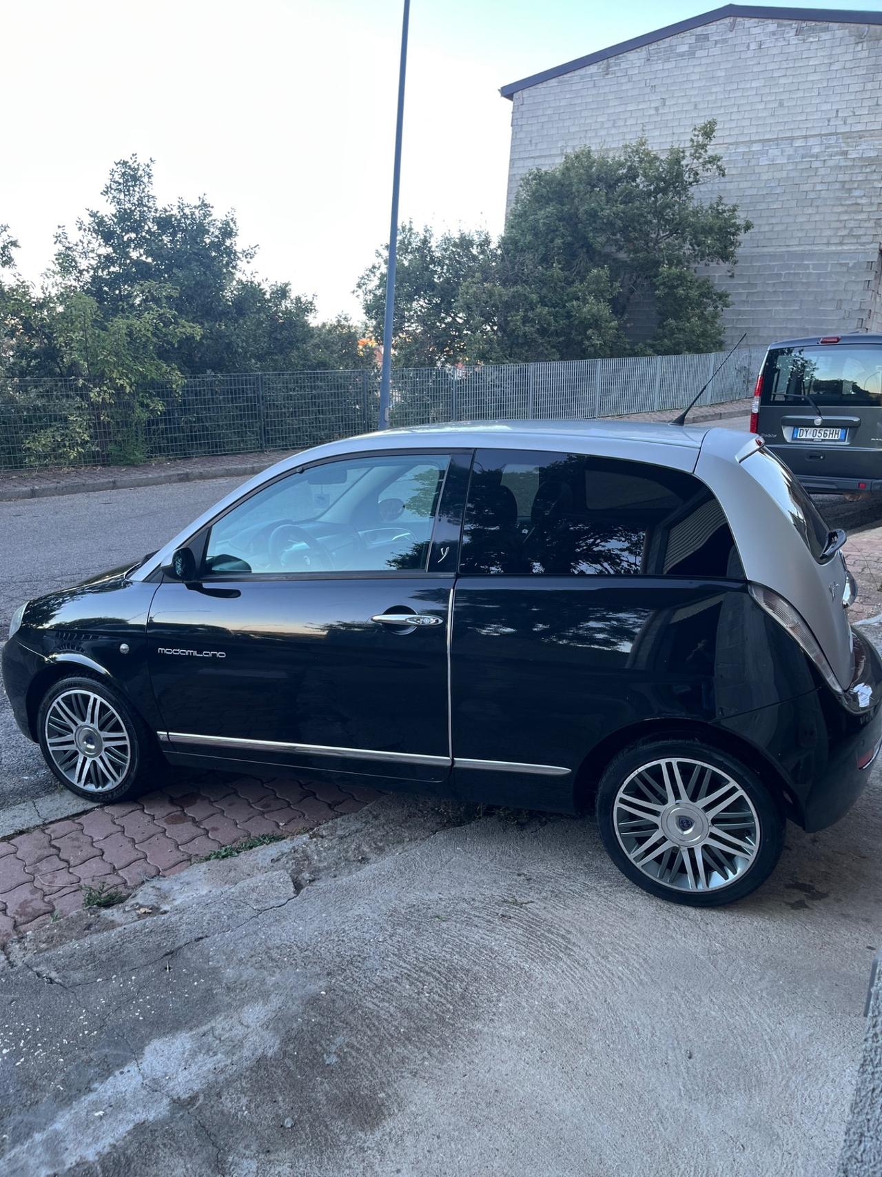 Lancia Ypsilon 1.3 MJT 75 CV DPF Sport MomoDesign