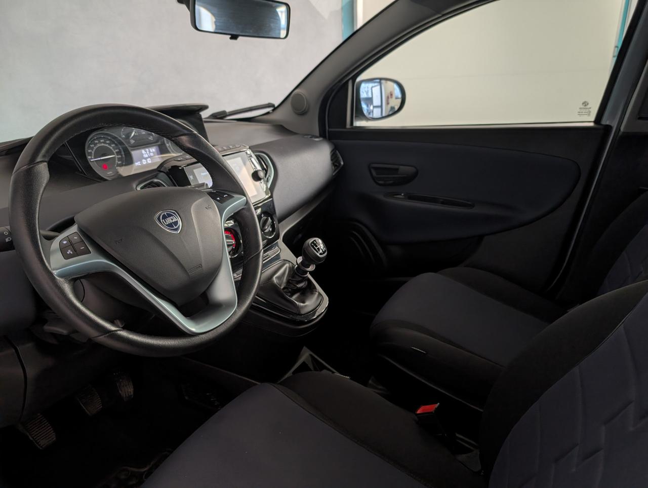 Lancia Ypsilon 1.0 Hybrid 70cv Platino