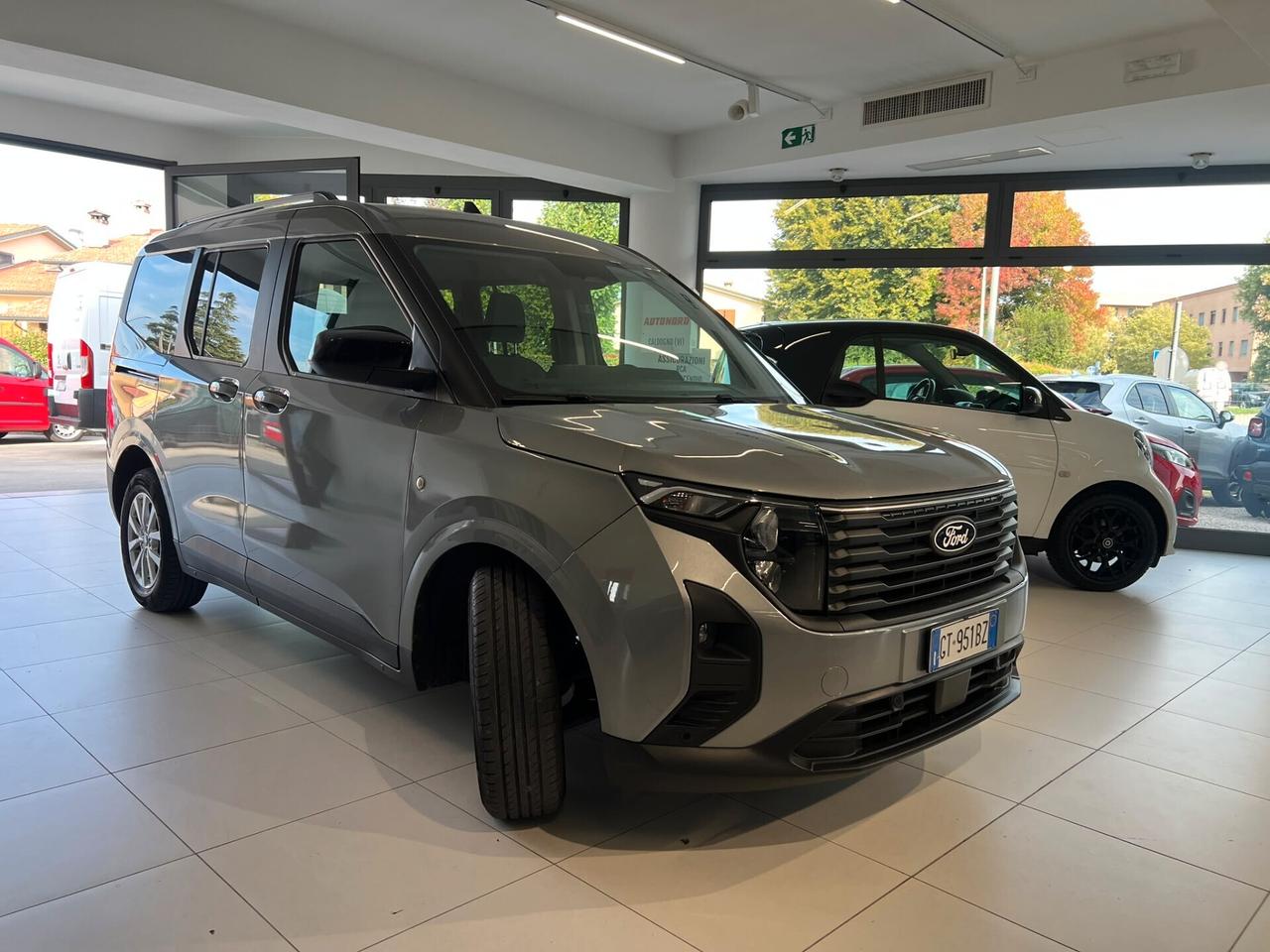 Ford Tourneo Courier 1.0 EcoBoost Titanium